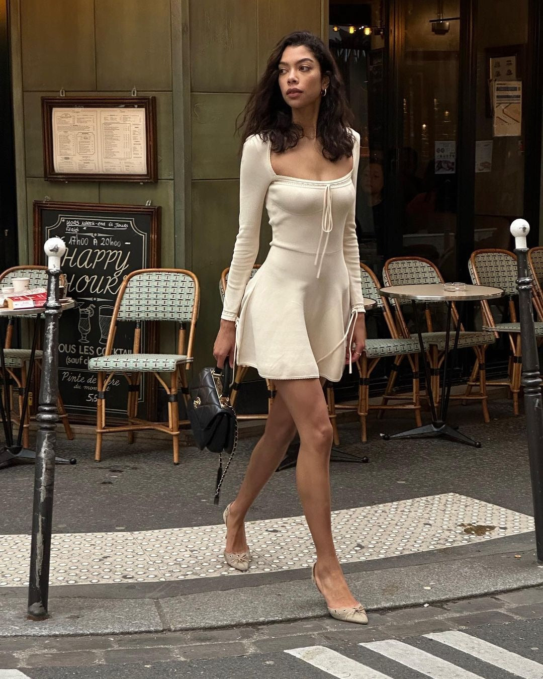Robe Courte Col Carré