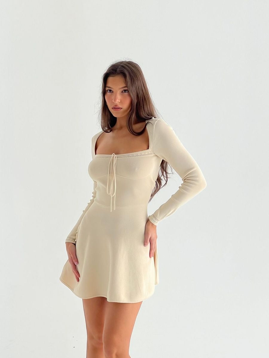 Robe Courte Col Carré