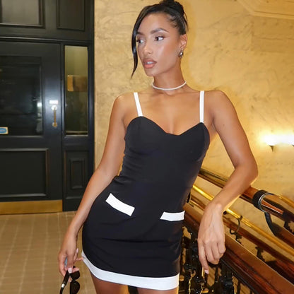 Robe Noire Slim à Bretelles